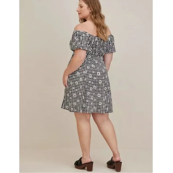 Torrid size 4 Mini Textured Knit Puff Sleeve Skater Dress - Picture 3 of 12